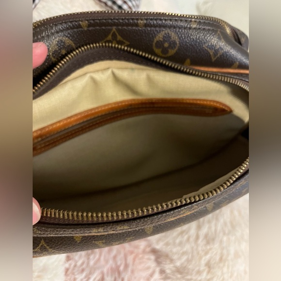 π₯π₯ Authentic LV crossbody bag π₯π₯ - Picture 6 of 12